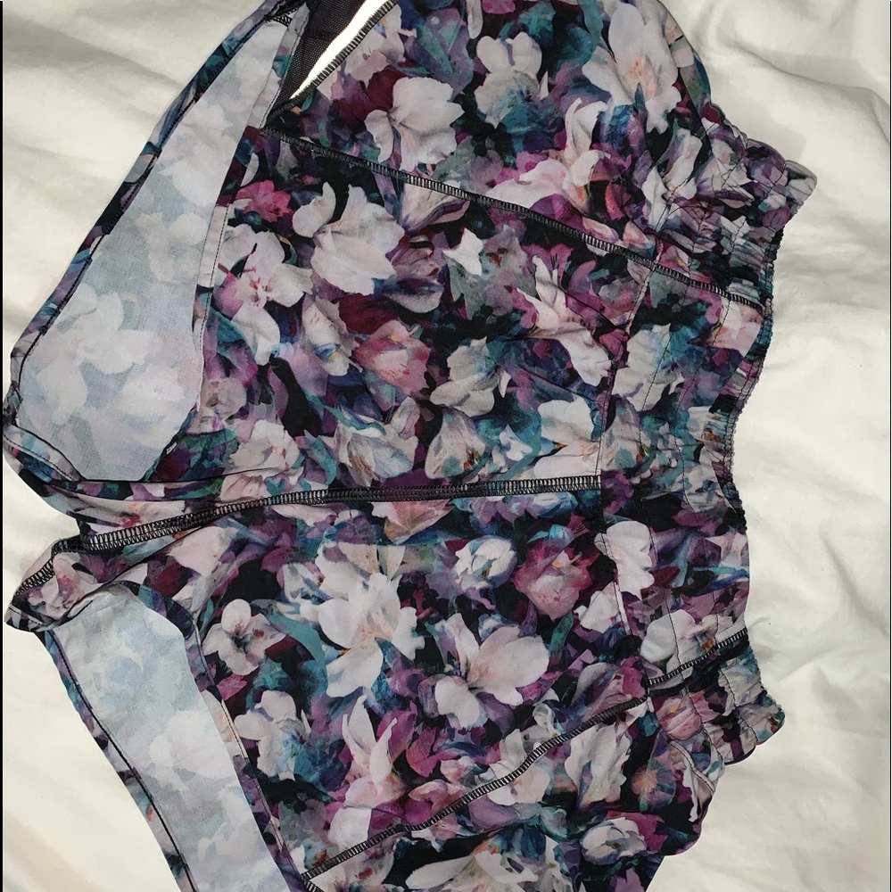 hotty hot lululemon shorts